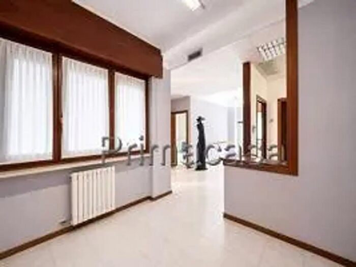 Appartamento con 5 locali in vendita in Via, Soave