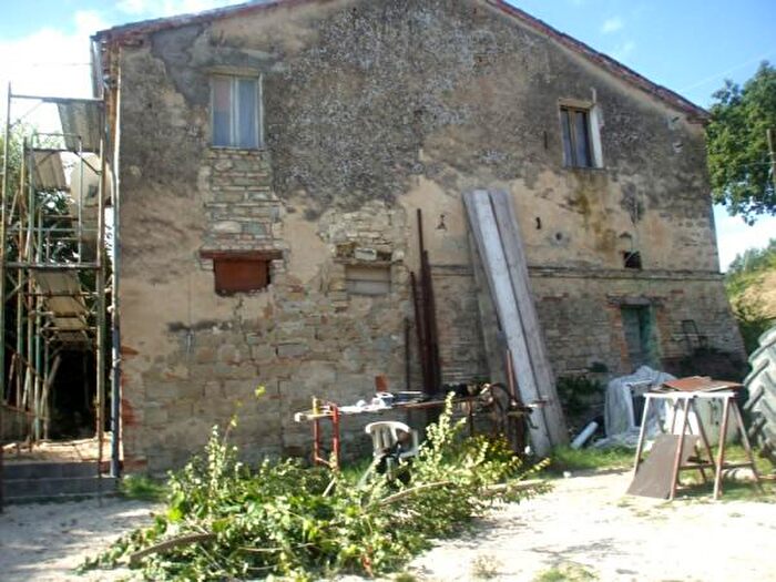 Casa con 6 locali in vendita in Piazza Ruggeri, Monte Roberto