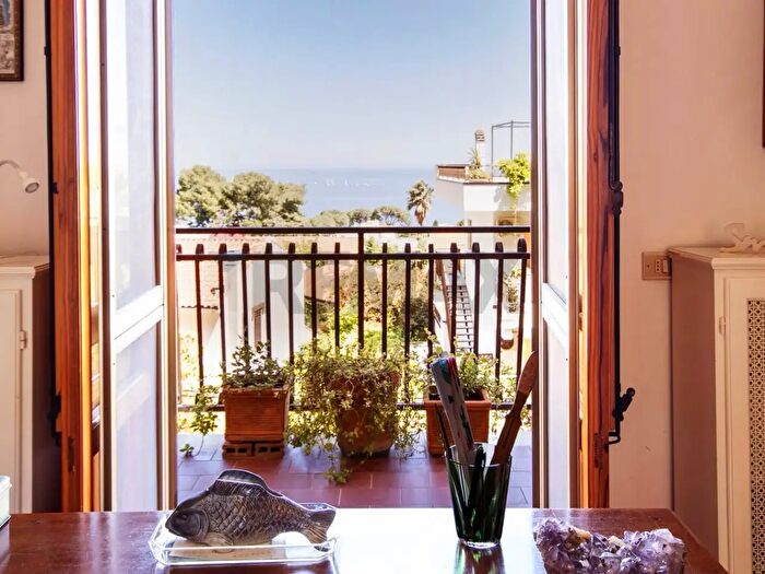 Appartamento quadrilocale in affitto in Via Pitea da Marsiglia, Palermo