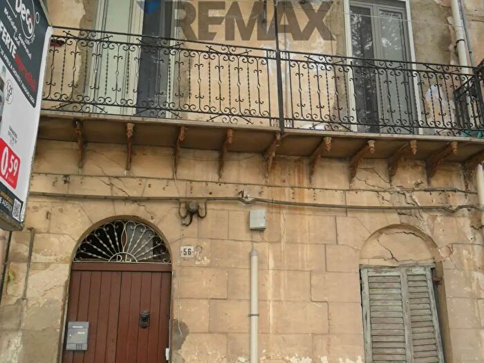 Appartamento trilocale in vendita in Via NColajanni, Caltanissetta