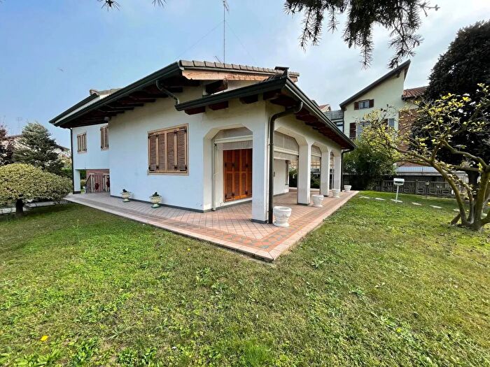 Casa con 6 locali in vendita in Via Aldo Moro Verolengo, Verolengo