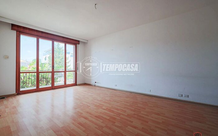 Casa con 10 locali in vendita in Via Canalazzo, Ravenna