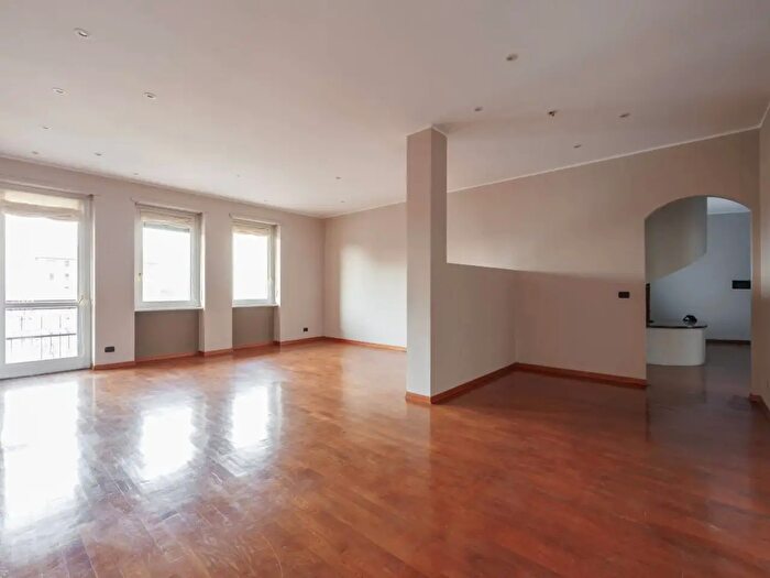 Appartamento con 6 locali in vendita in Via Gaetano Filangieri, Torino