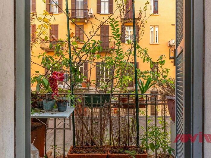 Appartamento trilocale in affitto in Via Orti, Quadronno Crocetta, Milano