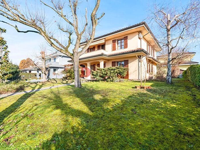 Casa con 7 locali in vendita in Via Molino, Curtatone