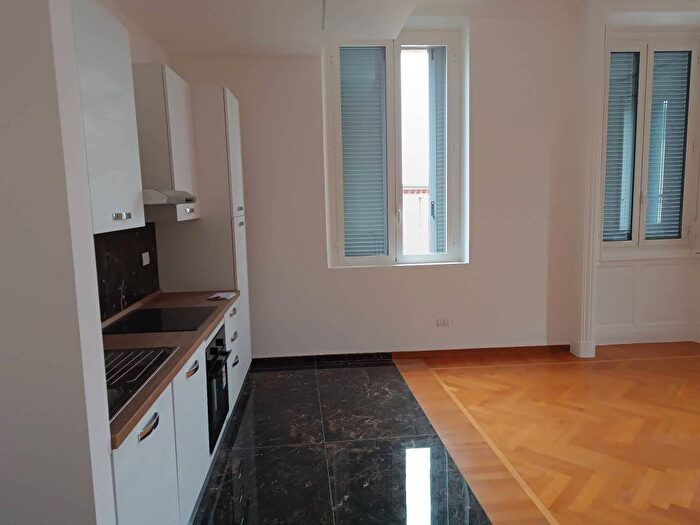 Appartamento quadrilocale in affitto in Via Spartaco, Cadore, Milano