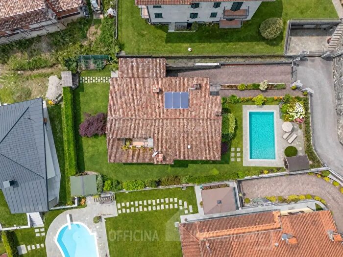 Casa con 7 locali in vendita in Via Gorgotto, Gravedona ed Uniti