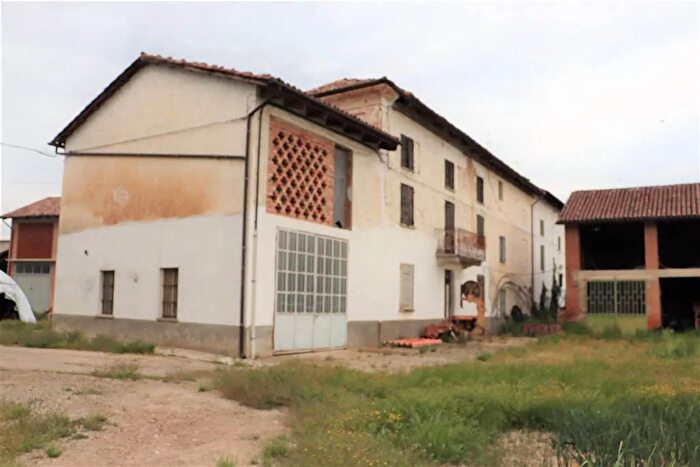 Casa con 5 locali in vendita in Via Chiappa Chiappa Isola dAsti Asti, Isola DAsti