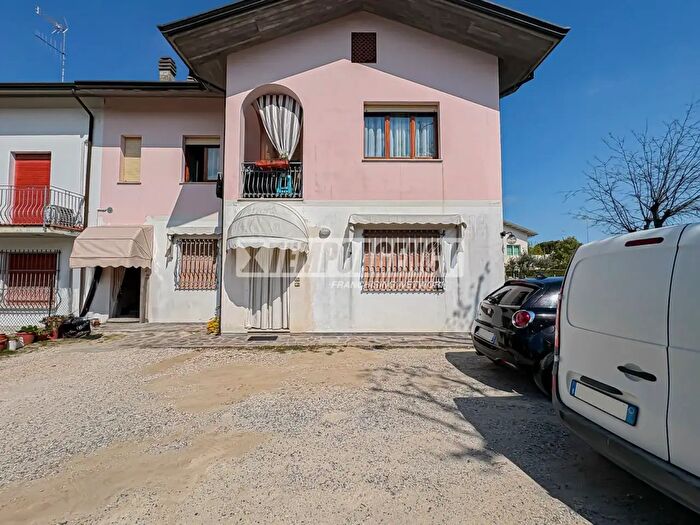 Appartamento trilocale in vendita in Via Caduti per La Libertà, Cervia