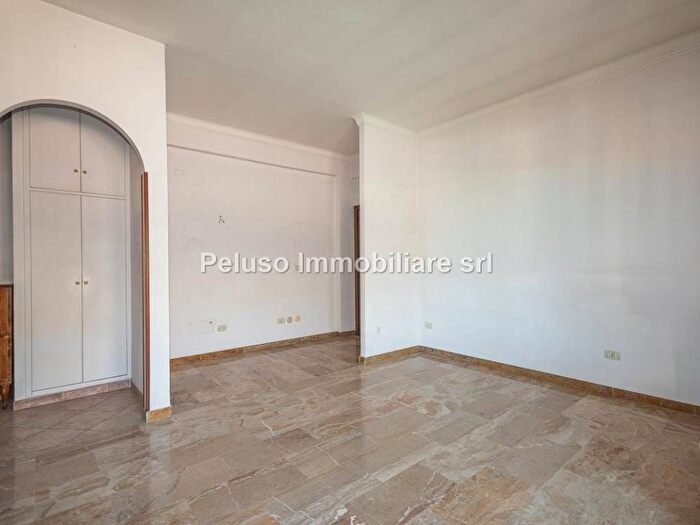 Appartamento con 5 locali in vendita in Via Venosa, Quarto Miglio, Roma