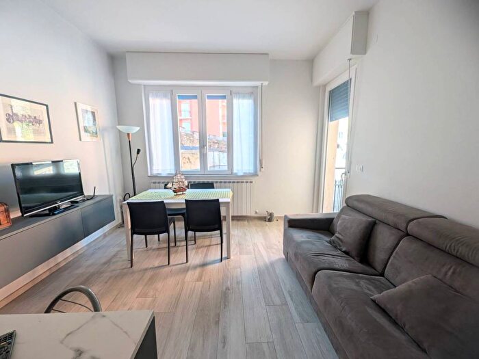 Appartamento trilocale in affitto in Via Castello Romano, Laigueglia