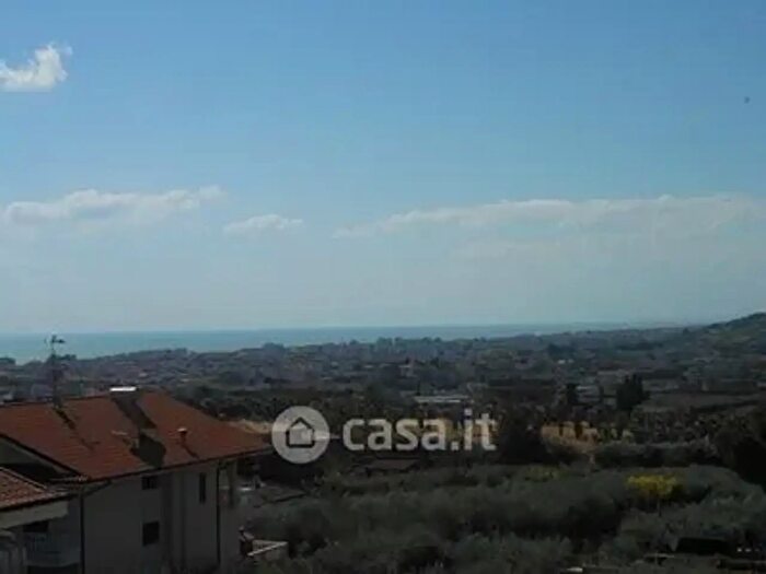 Appartamento con 8 locali in vendita in Colonnella