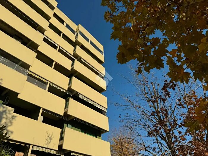 Appartamento quadrilocale in vendita in Via Larga, Bologna