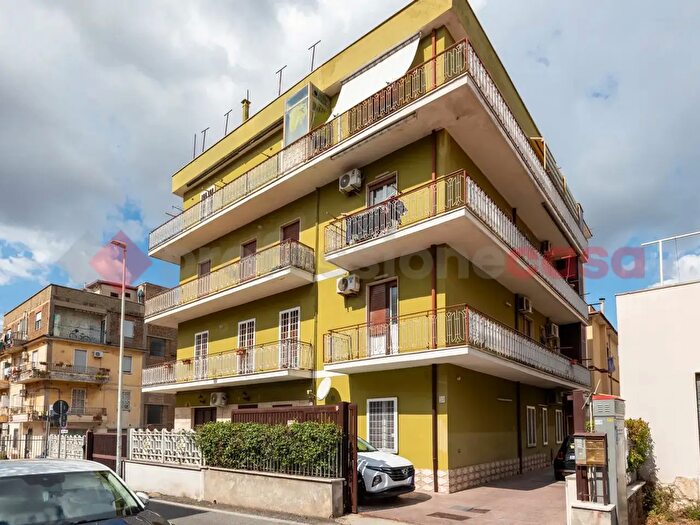 Appartamento trilocale in vendita in Via Proserpina, Roma