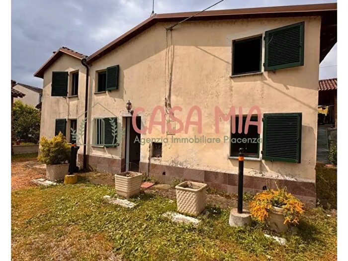 Casa trilocale in vendita in Via Castello, Calendasco