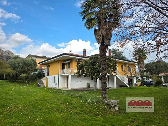 Casa con 5 locali in vendita in Aviano
