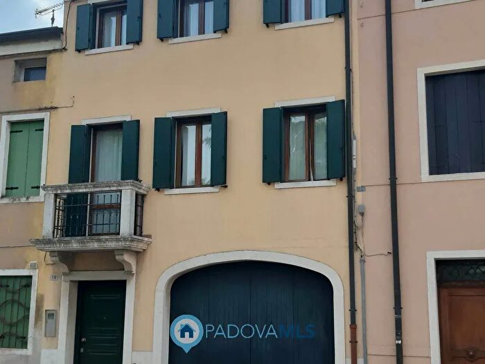 Casa con 6 locali in vendita in Monselice