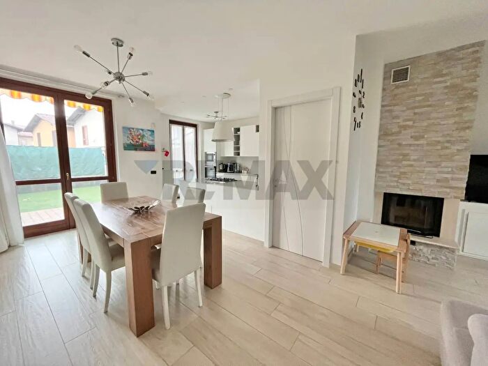 Case in Vendita e in Affitto - 2