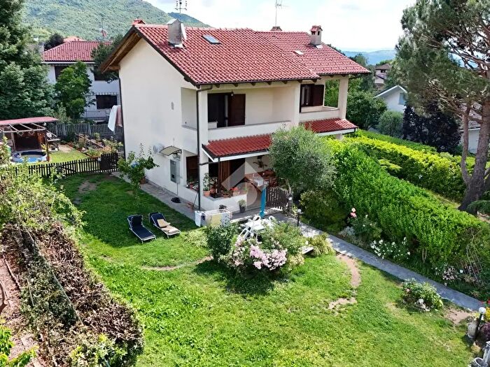 Casa con 6 locali in vendita in Via dei Molè, Coazze