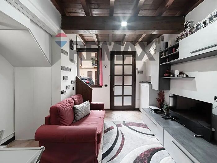 Appartamento bilocale in vendita in Piazza Martiri della Libertà, Agrate Brianza