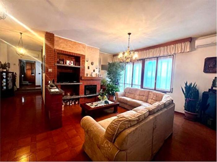 Appartamento trilocale in vendita in Via Castello, Ghisalba