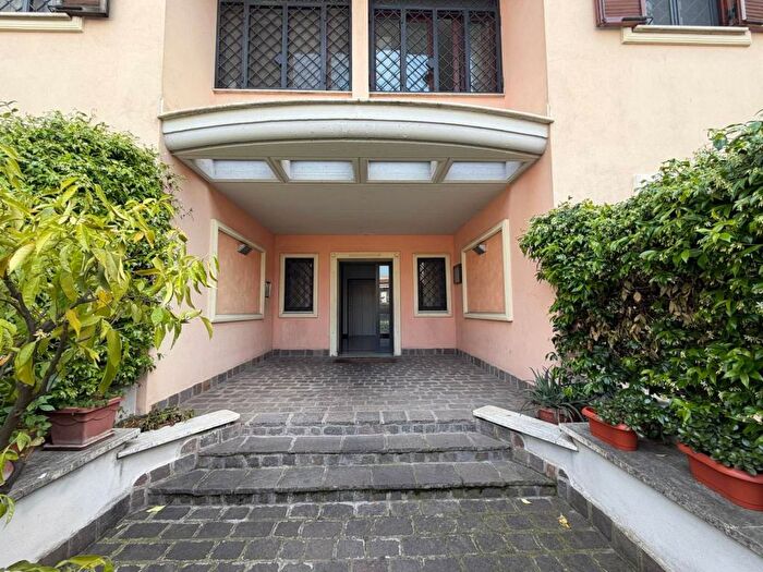 Appartamento trilocale in affitto in Via Alfonso Alberghetti, Torre Angela, Roma
