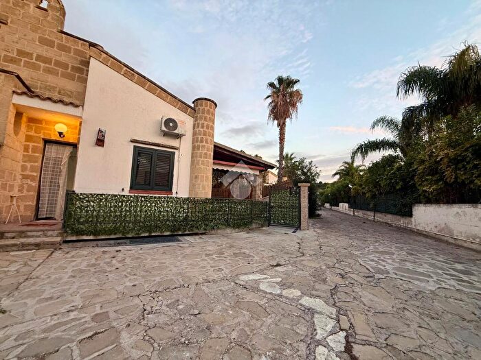 Casa trilocale in vendita in Lungomare del Mediterraneo, Campofelice Di Roccella