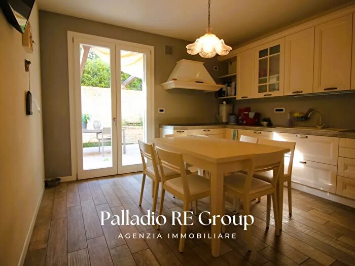 Casa con 6 locali in vendita in Via Europa, Altavilla Vicentina