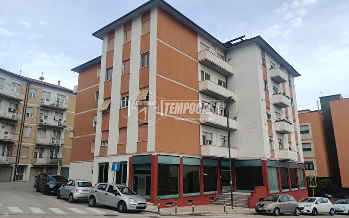 Appartamento con 5 locali in vendita in Via Rocco Anselmini, Recanati