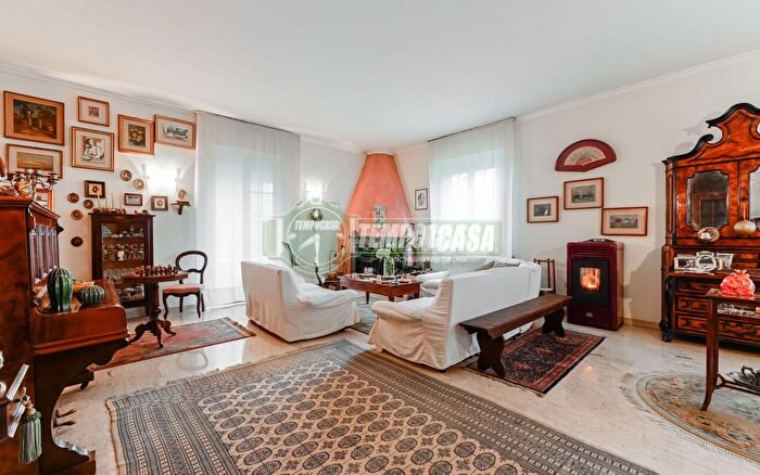 Case in Vendita e in Affitto - 3