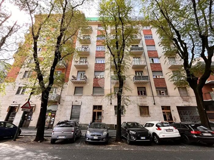 Appartamento trilocale in vendita in Via Breglio, Torino