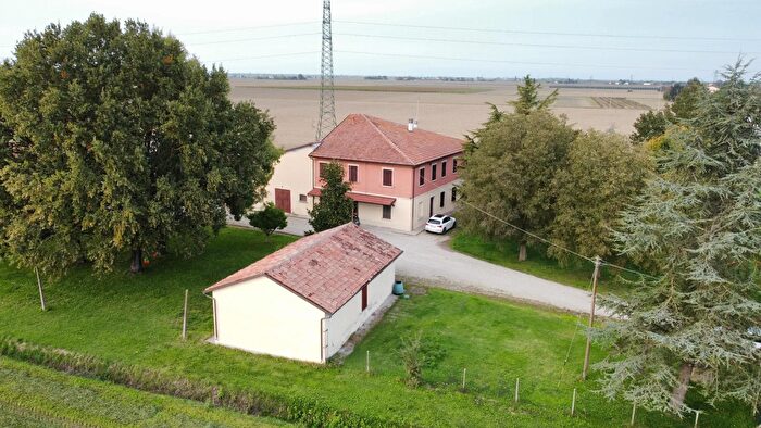 Casa con 12 locali in vendita in Via Raggi, Imola
