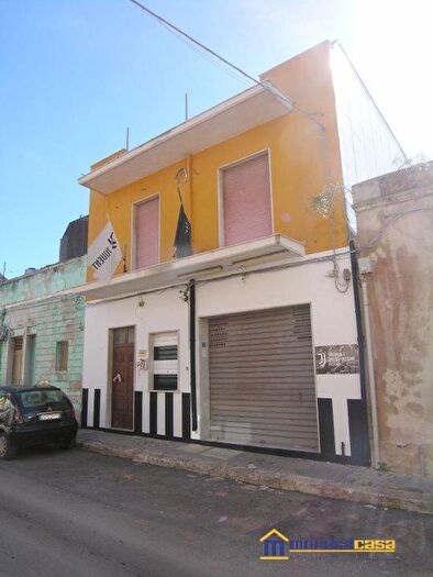 Casa con 8 locali in vendita in Pachino