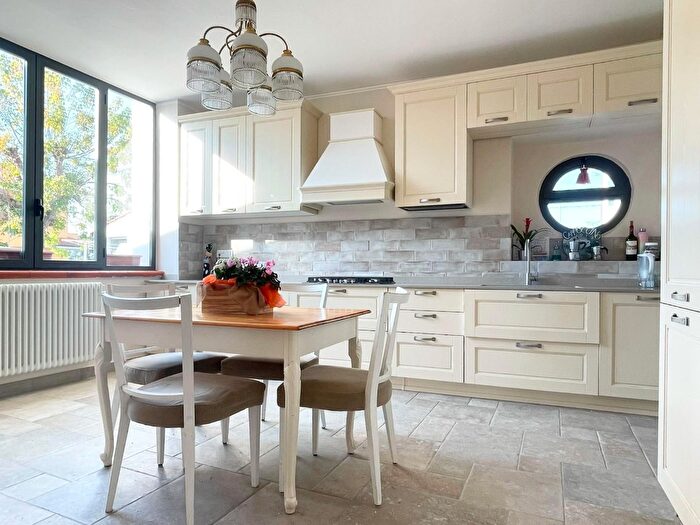 Casa con 5 locali in vendita in San Giuliano Terme