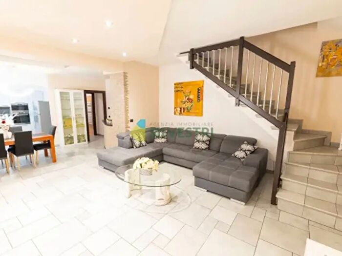 Casa con 5 locali in vendita in Cerano