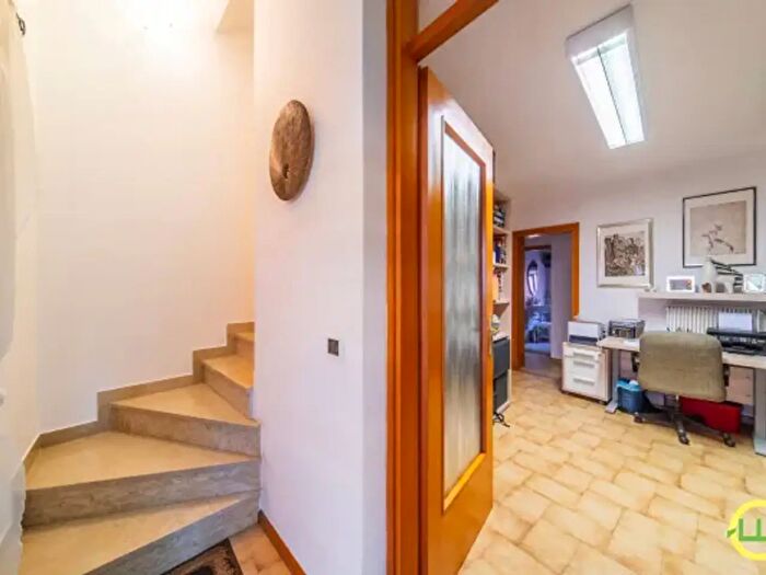 Casa con 6 locali in vendita in Via Collosomano, Buia