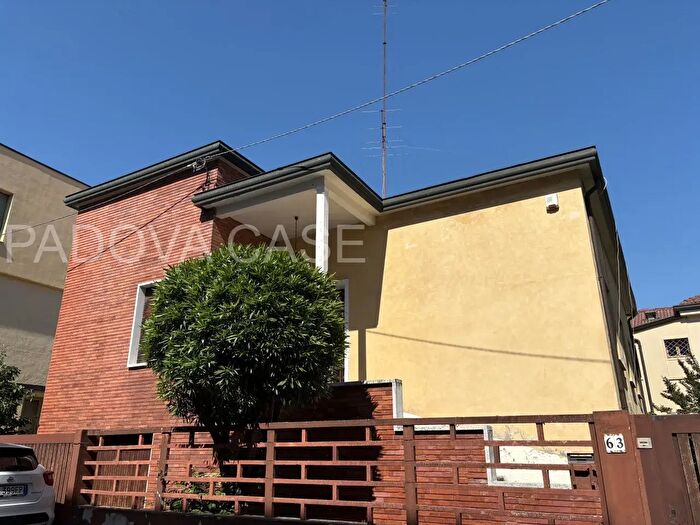 Casa con 5 locali in vendita in Via San Massimo, Padova