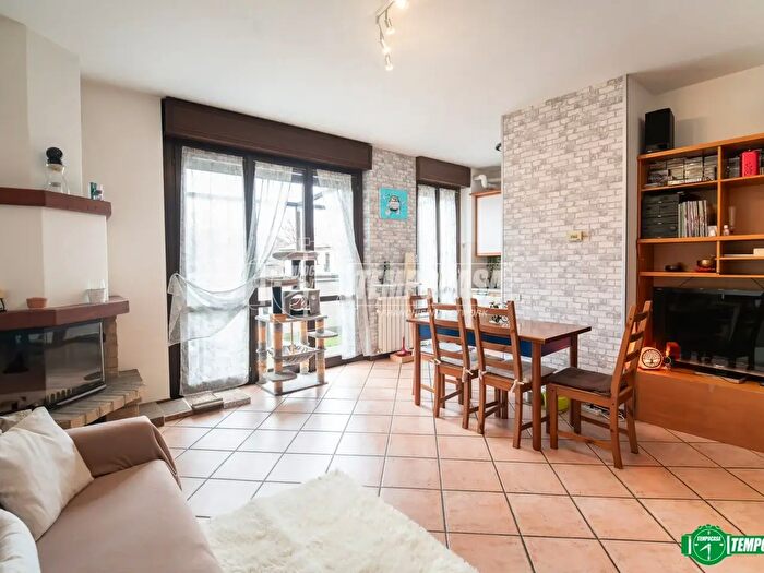 Appartamento quadrilocale in vendita in Vicolo I Flavio Gioia, Sovico