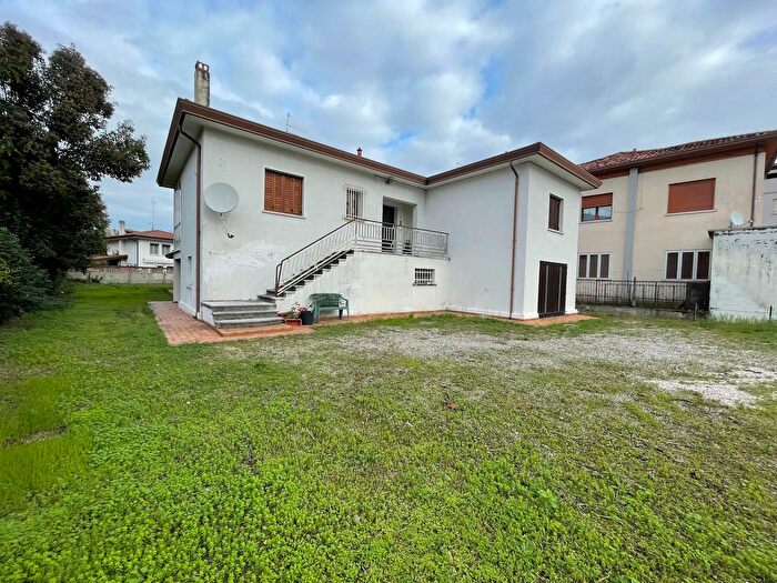 Casa con 7 locali in vendita in Viale Venezia, Portogruaro