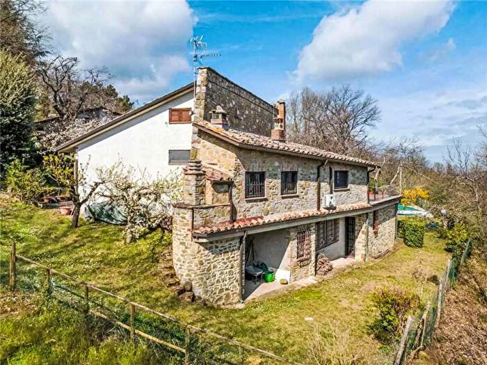 Casa con 7 locali in vendita in Fraz Ponibbiale, Piegaro