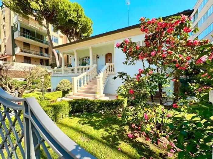 Casa con 5 locali in vendita in Viale Dandolo, Rimini