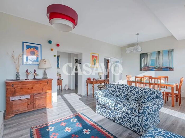 Appartamento con 5 locali in vendita in Roma