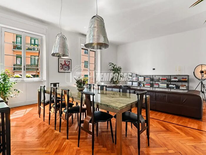 Appartamento con 5 locali in vendita in Piazza Carlo Donegani, Milano