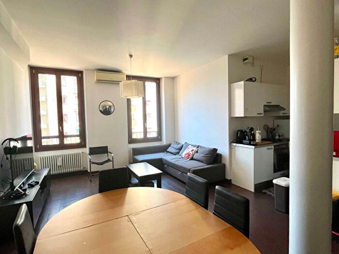 Appartamento trilocale in affitto in Alzaia Naviglio Pavese, Navigli Darsena, Milano