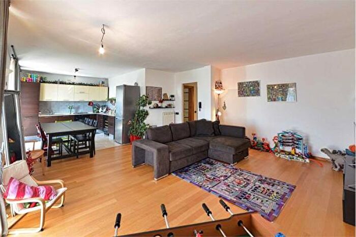 Appartamento quadrilocale in vendita in Capiago Intimiano