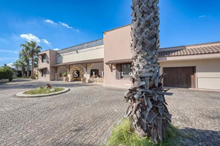 Casa con 5 locali in vendita in Strada Provinciale Cutrofiano Sogliano Cavour, Cutrofiano