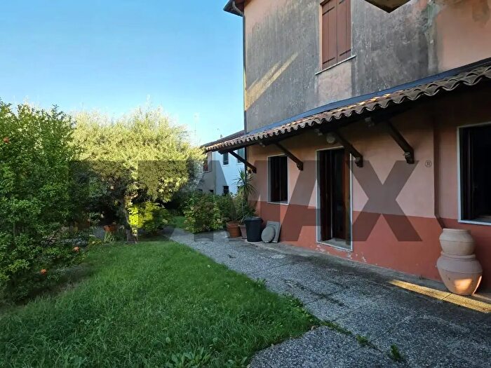 Appartamento trilocale in affitto in Via Don Girolamo Fortuna, Monteviale