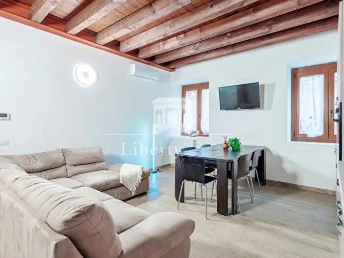 Appartamento trilocale in vendita in Via Garibaldi, Padenghe Sul Garda