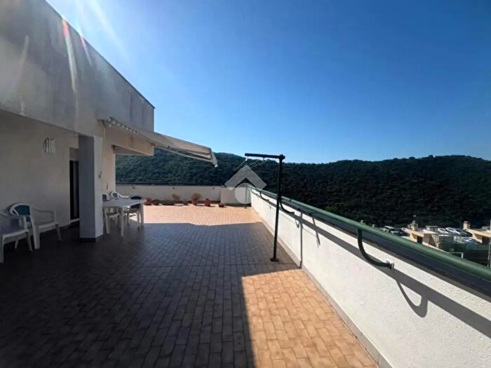 Appartamento con 5 locali in vendita in Via Val Trebbia, Genova