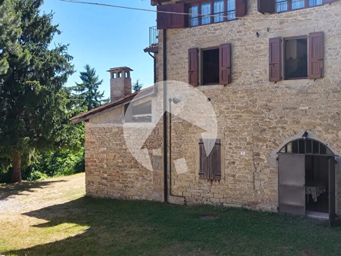 Casa con 10 locali in vendita in Strada Sarignana, Neviano Degli Arduini